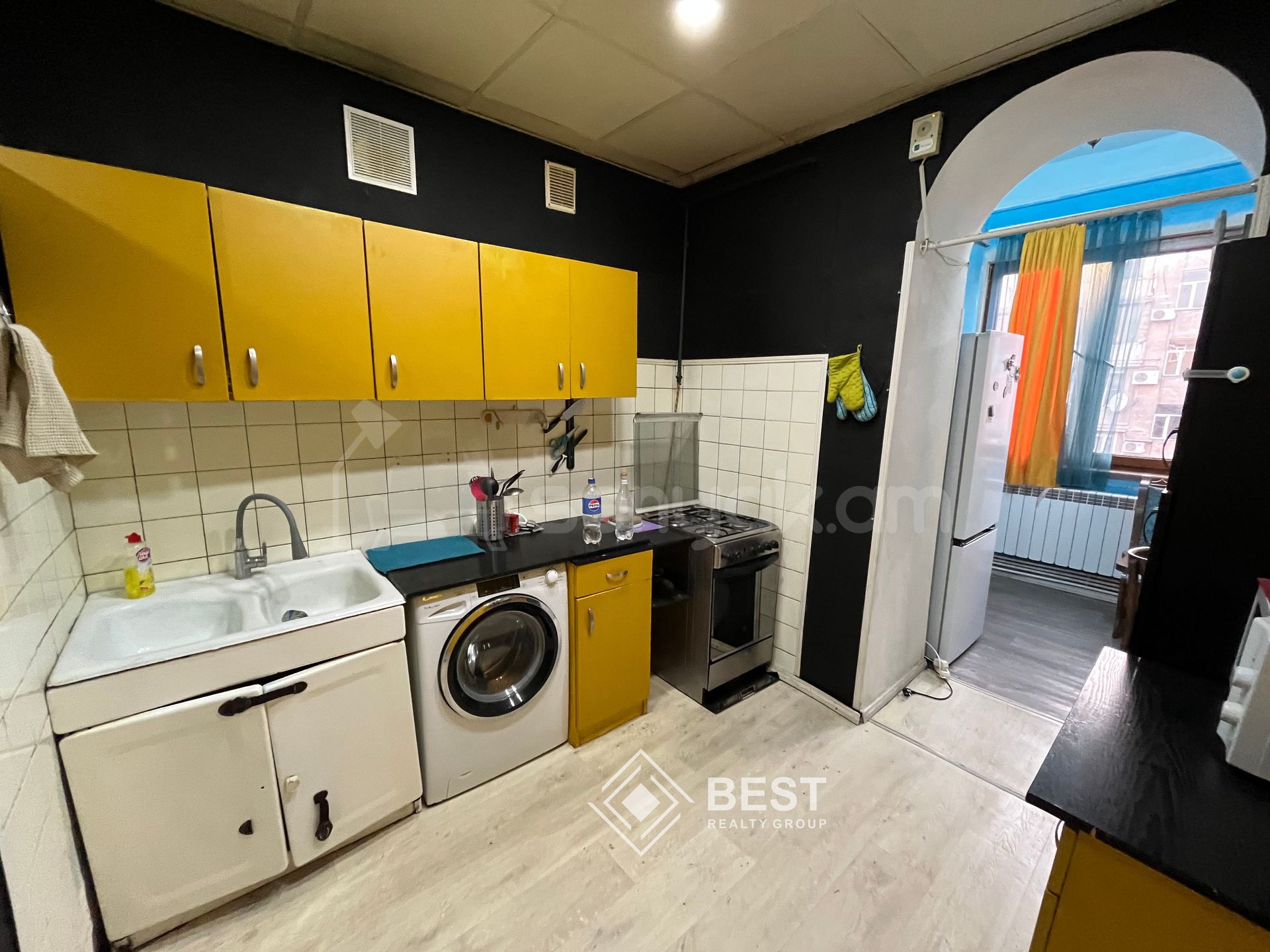 3 Սենյականոց Բնակարան Քարե Շենքում, 68քմ, 4/5 հարկ, Նորմալ Վիճակում, Կահավորված, Արևկող