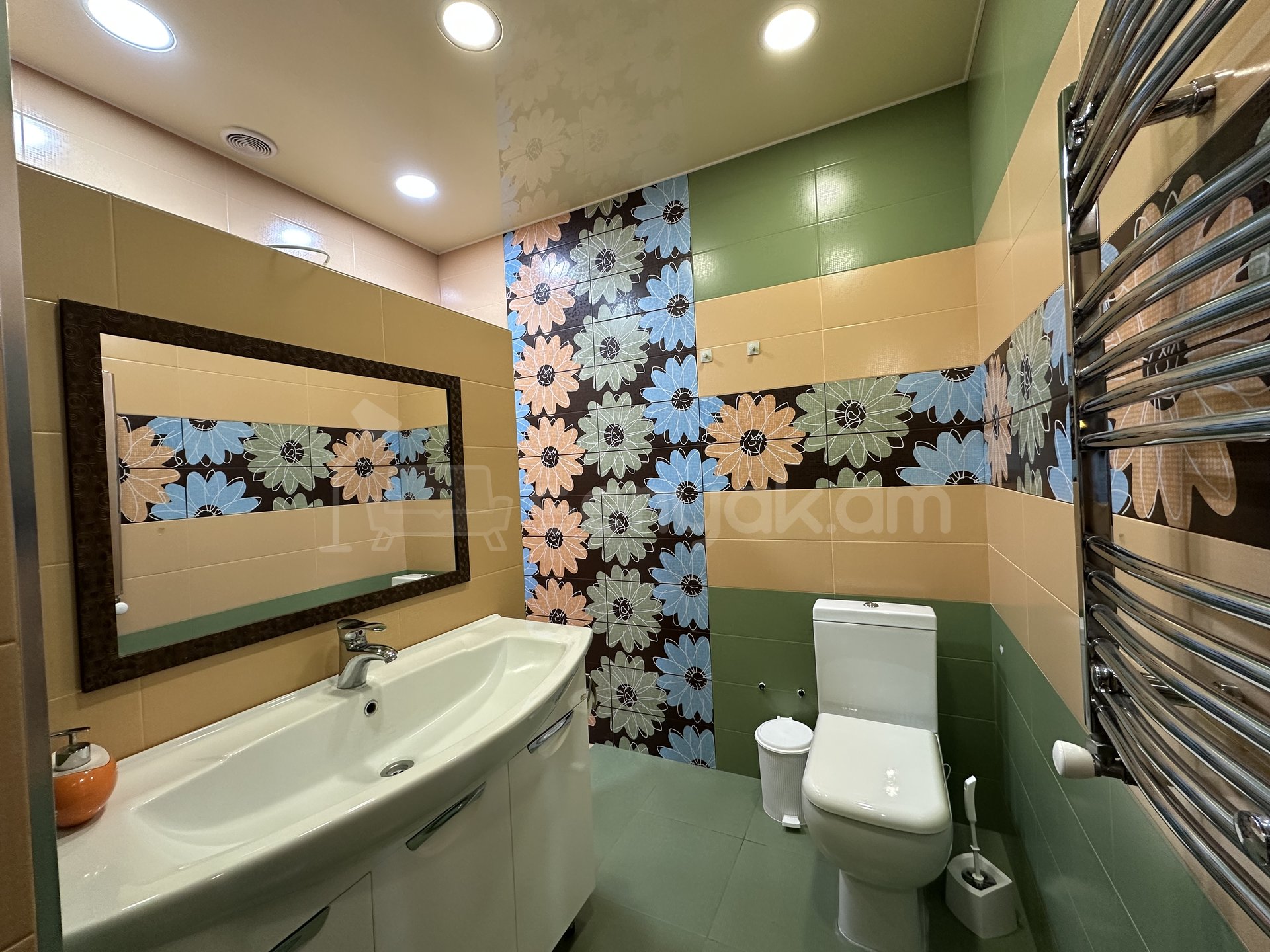 5 Սենյականոց Բնակարան, 235քմ, 5/10 հարկ, Կապիտալ Վերանորոգված, Կահավորված, Արևկող