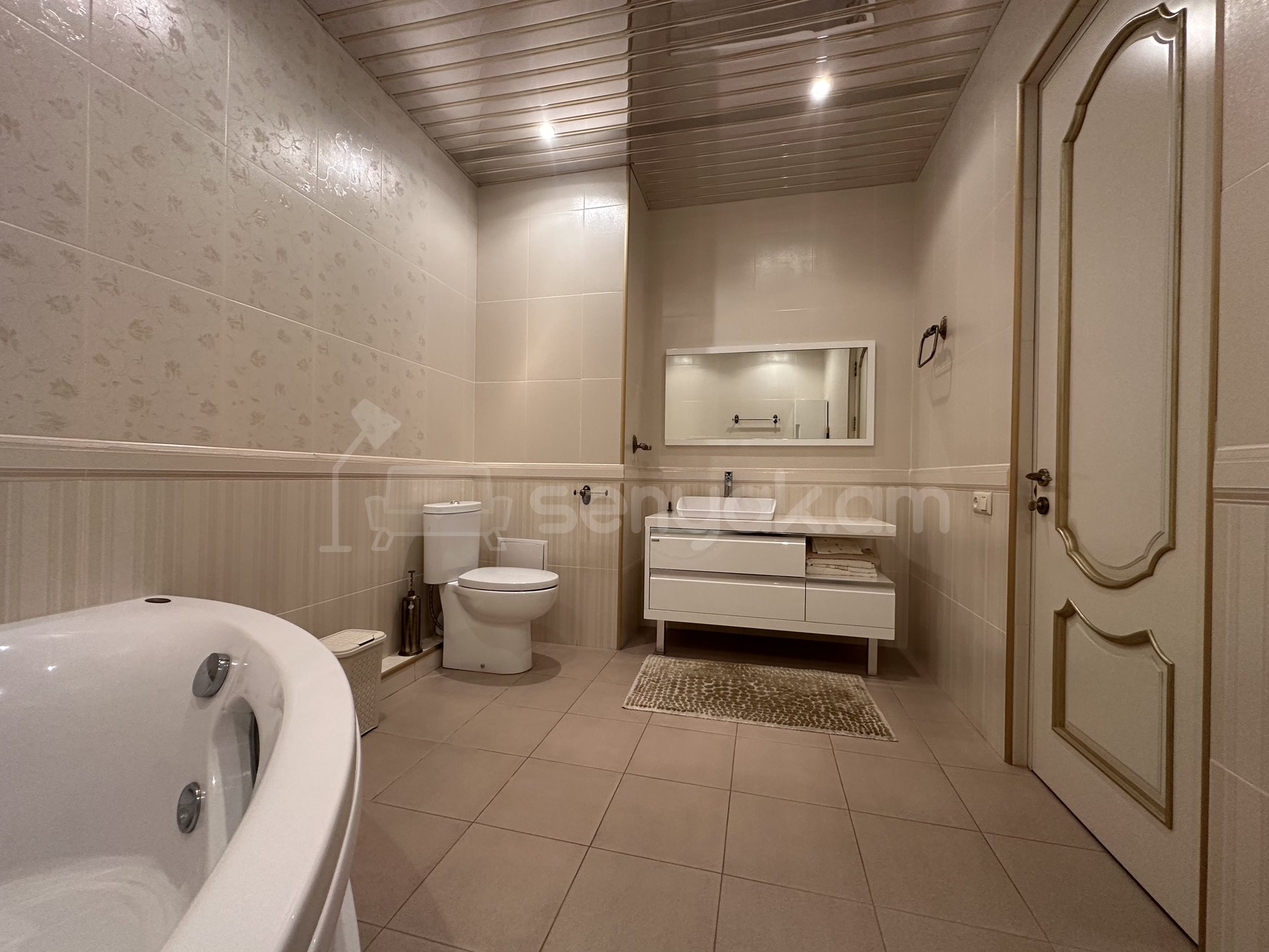 4 Սենյականոց Բնակարան Նորակառույցում, 201քմ, 6/15 հարկ, Դիզայներական Վերանորոգված, Կահավորված