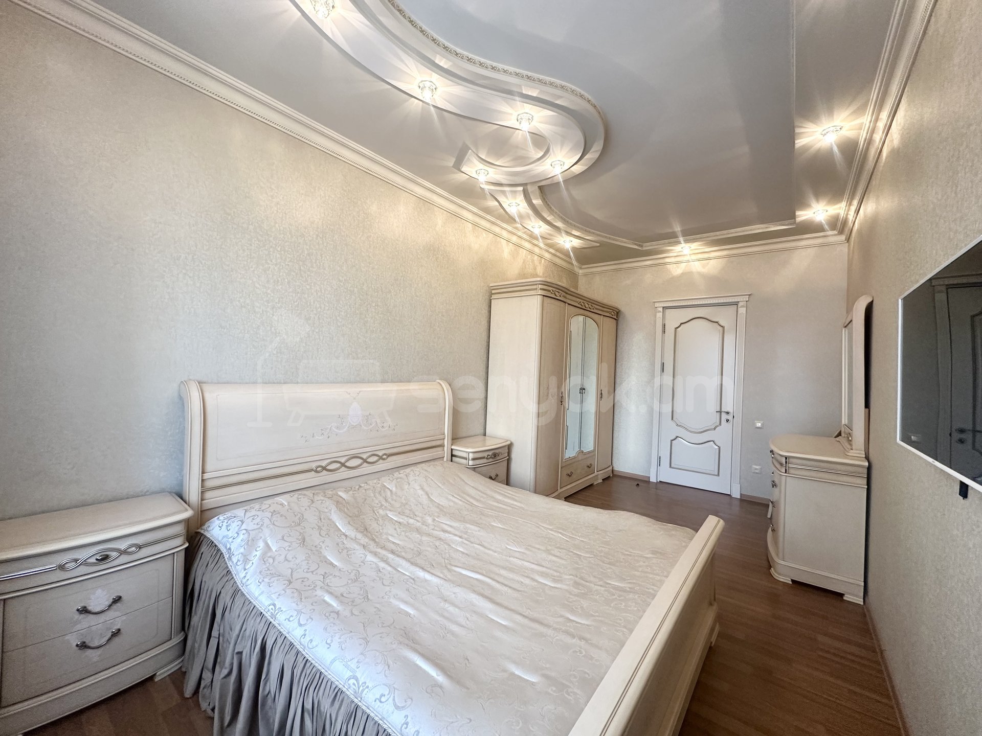 4 Սենյականոց Բնակարան Նորակառույցում, 201քմ, 6/15 հարկ, Դիզայներական Վերանորոգված, Կահավորված