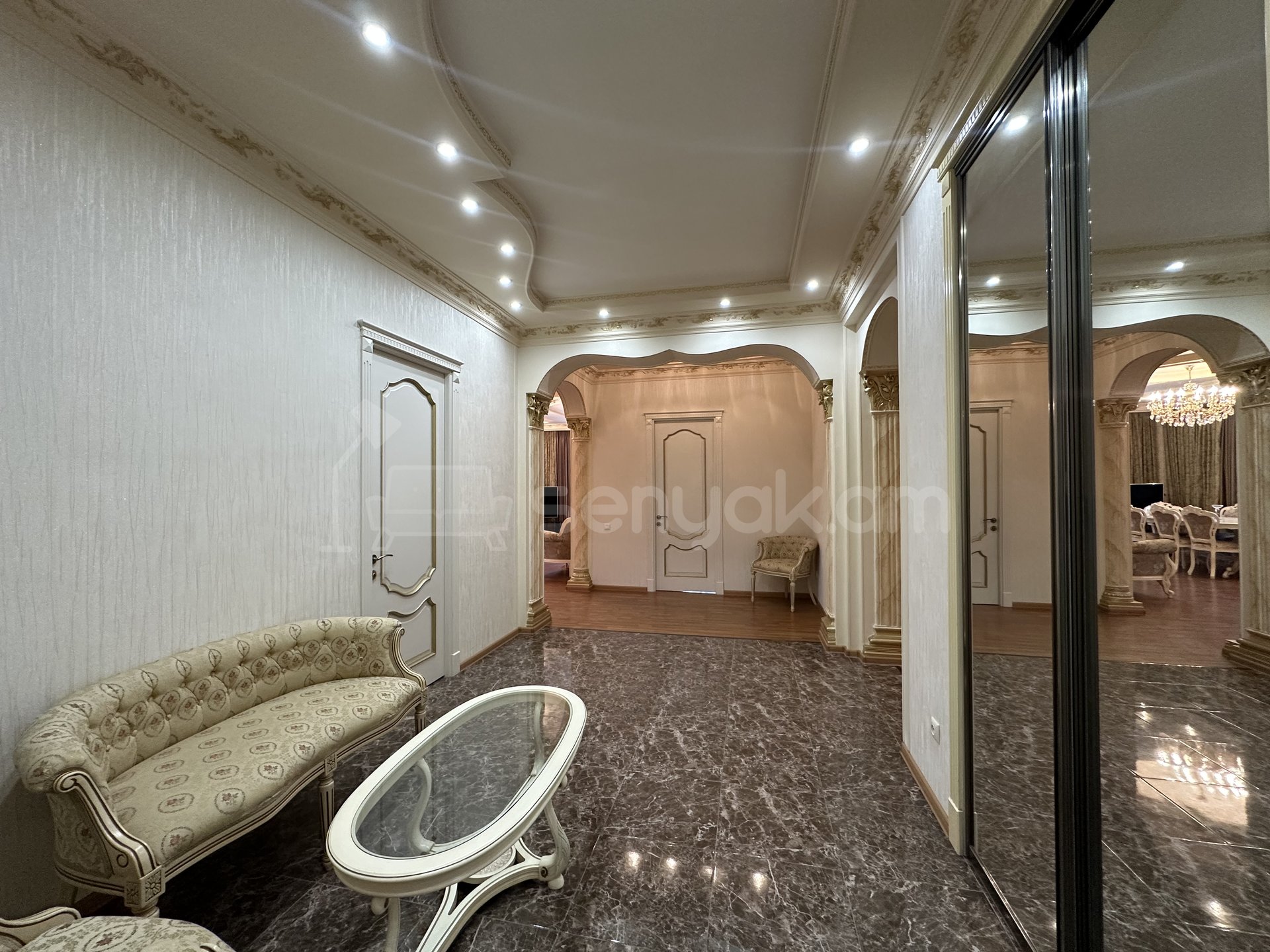 4 Սենյականոց Բնակարան Նորակառույցում, 201քմ, 6/15 հարկ, Դիզայներական Վերանորոգված, Կահավորված