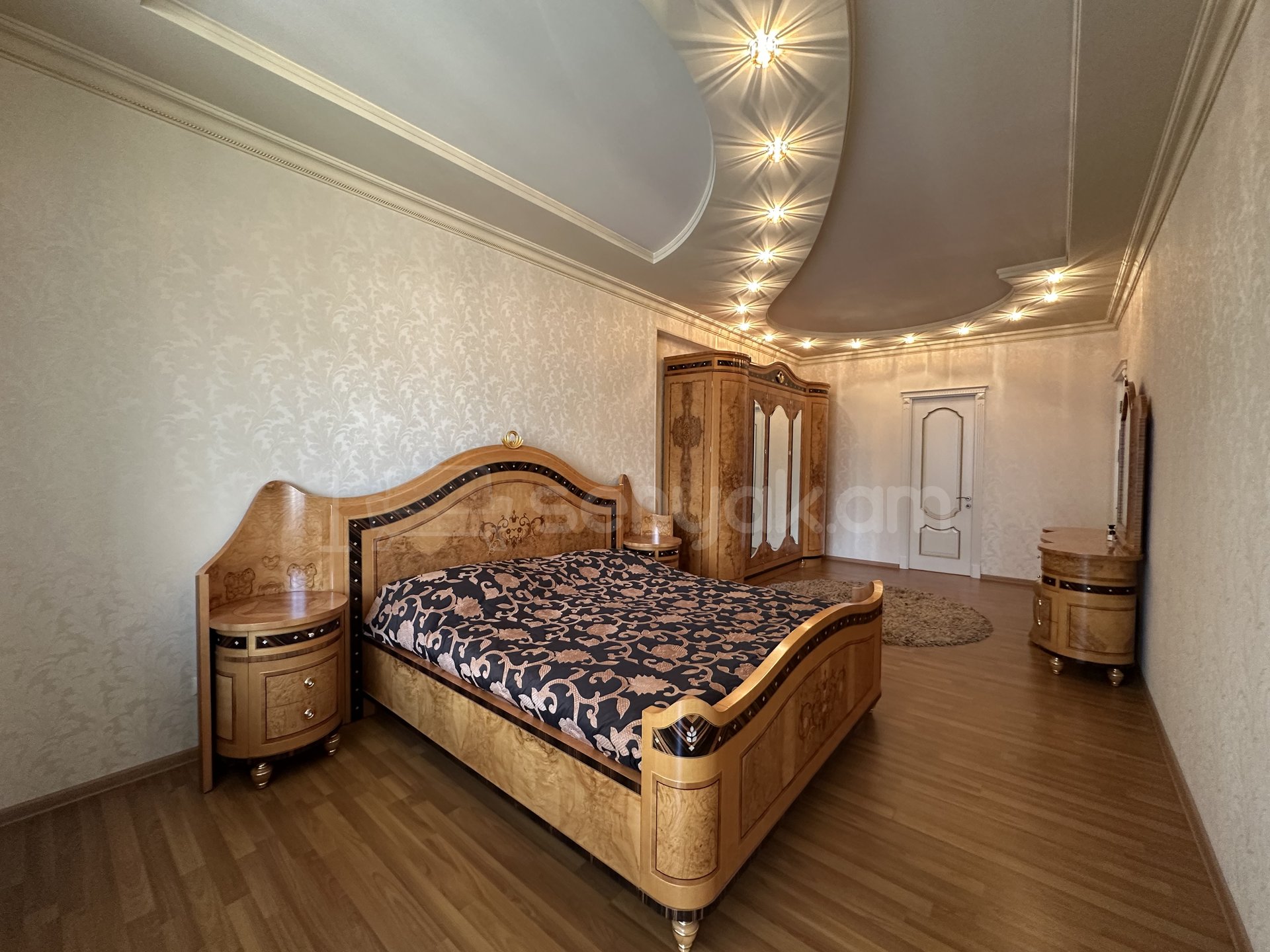 4 Սենյականոց Բնակարան Նորակառույցում, 201քմ, 6/15 հարկ, Դիզայներական Վերանորոգված, Կահավորված