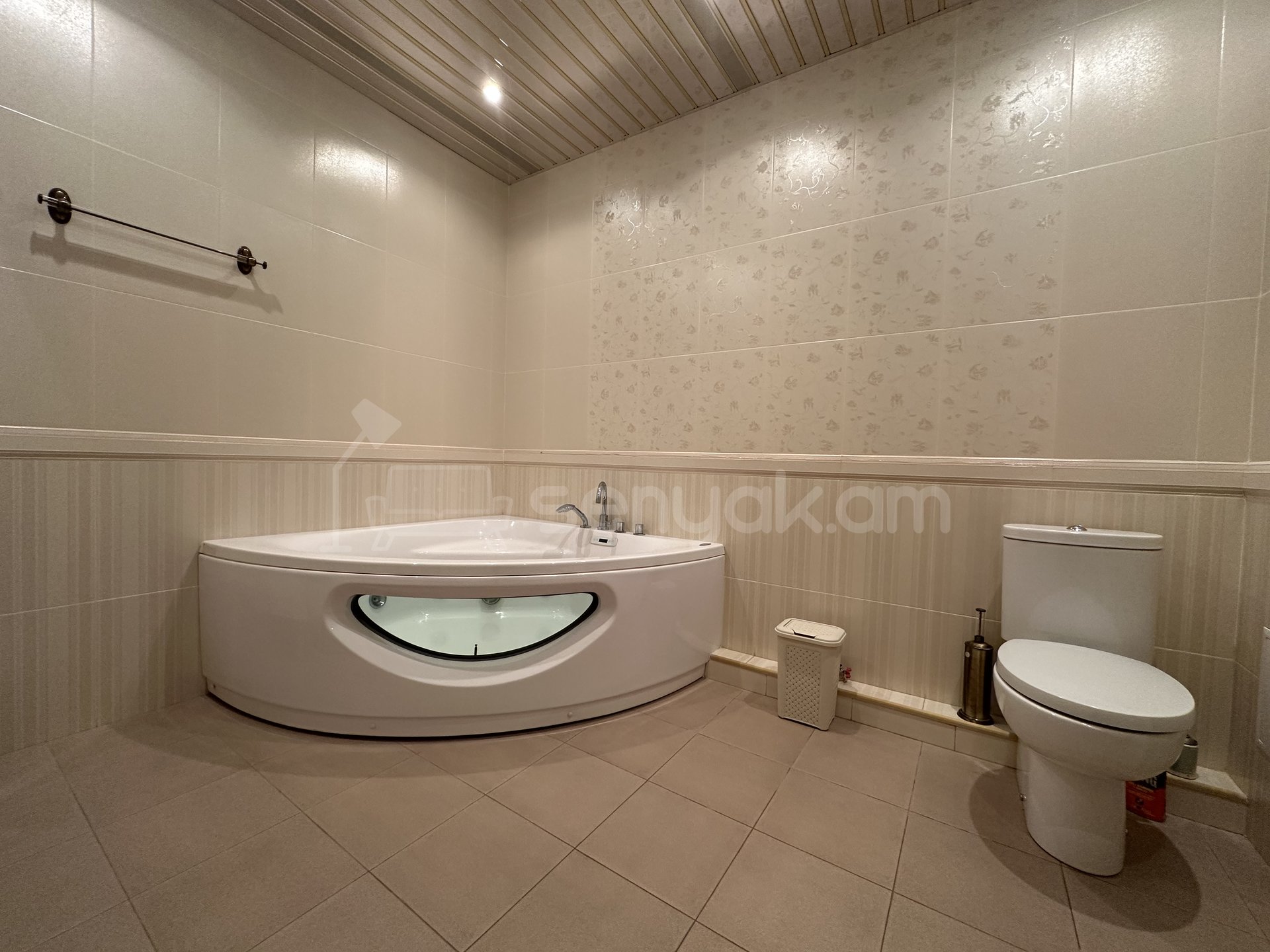 4 Սենյականոց Բնակարան Նորակառույցում, 201քմ, 6/15 հարկ, Դիզայներական Վերանորոգված, Կահավորված