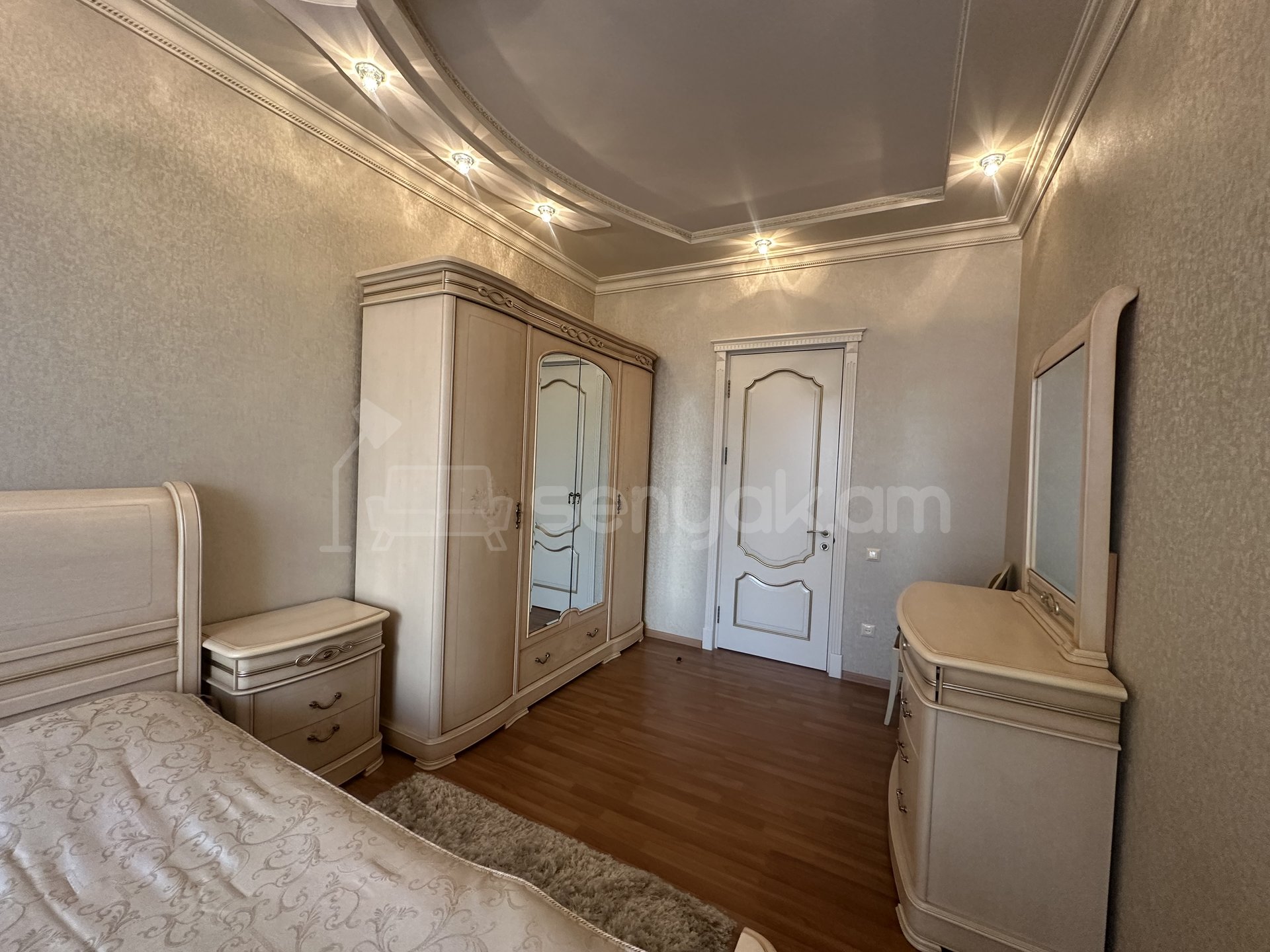 4 Սենյականոց Բնակարան Նորակառույցում, 201քմ, 6/15 հարկ, Դիզայներական Վերանորոգված, Կահավորված