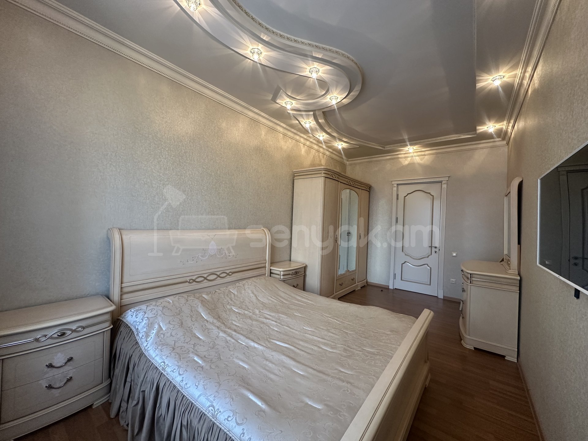 4 Սենյականոց Բնակարան Նորակառույցում, 201քմ, 6/15 հարկ, Դիզայներական Վերանորոգված, Կահավորված