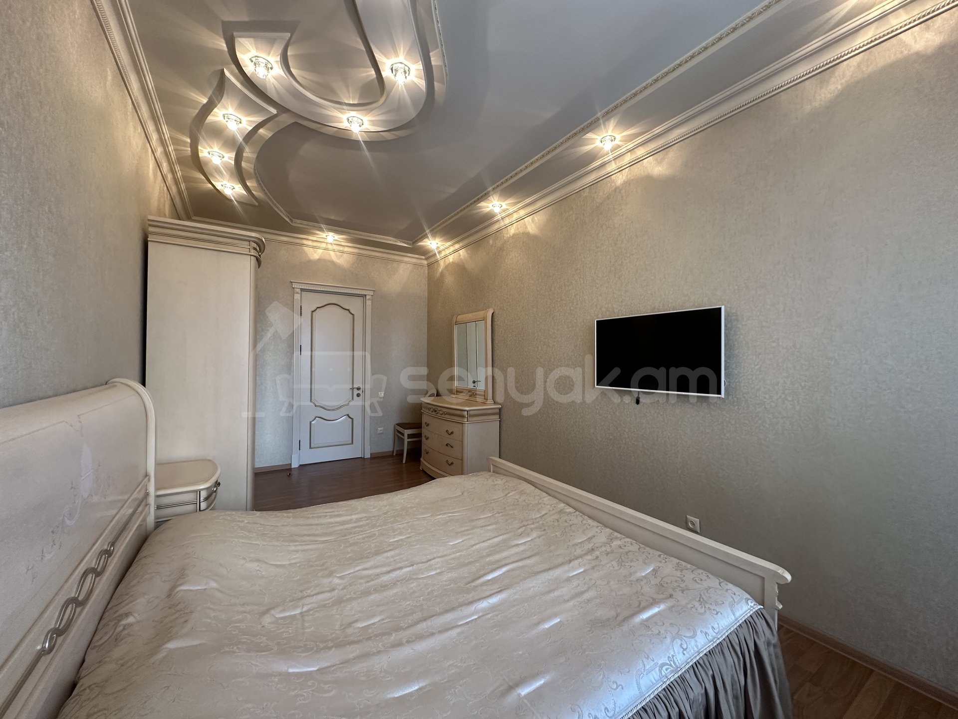 4 Սենյականոց Բնակարան Նորակառույցում, 201քմ, 6/15 հարկ, Դիզայներական Վերանորոգված, Կահավորված