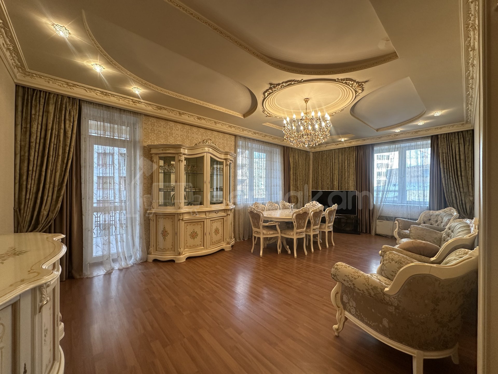 4 Սենյականոց Բնակարան Նորակառույցում, 201քմ, 6/15 հարկ, Դիզայներական Վերանորոգված, Կահավորված