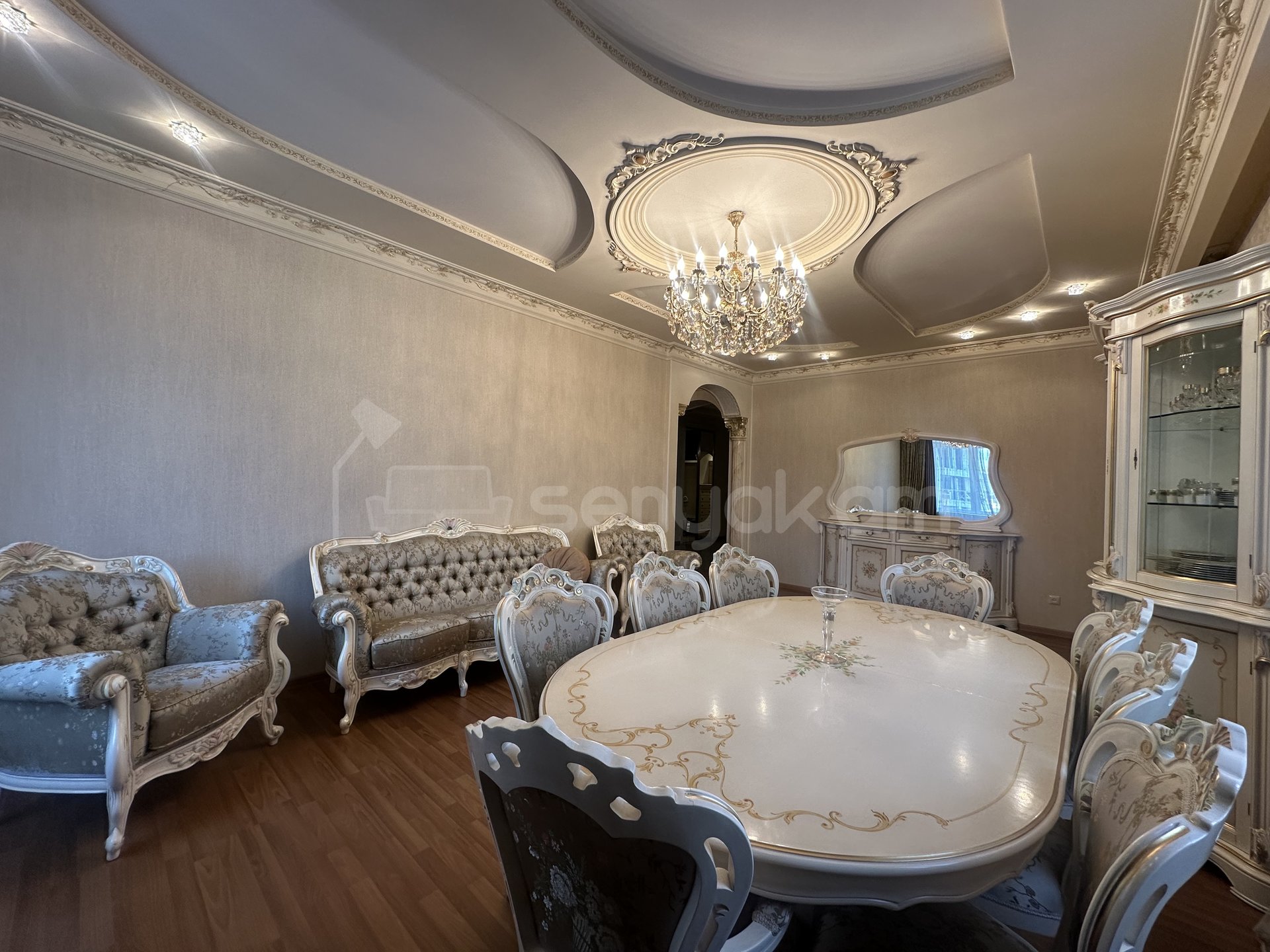 4 Սենյականոց Բնակարան Նորակառույցում, 201քմ, 6/15 հարկ, Դիզայներական Վերանորոգված, Կահավորված