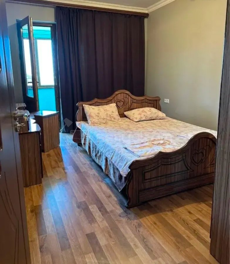 3 Սենյականոց Բնակարան, 90քմ, 3/9 հարկ, Նորմալ Վիճակում, Կահավորված