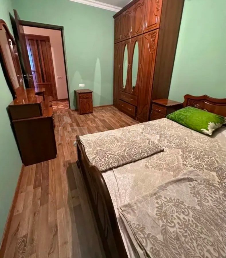 3 Սենյականոց Բնակարան, 90քմ, 3/9 հարկ, Նորմալ Վիճակում, Կահավորված