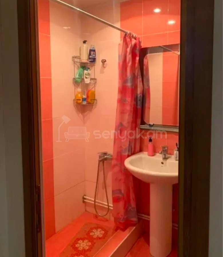 3 Սենյականոց Բնակարան, 90քմ, 3/9 հարկ, Նորմալ Վիճակում, Կահավորված