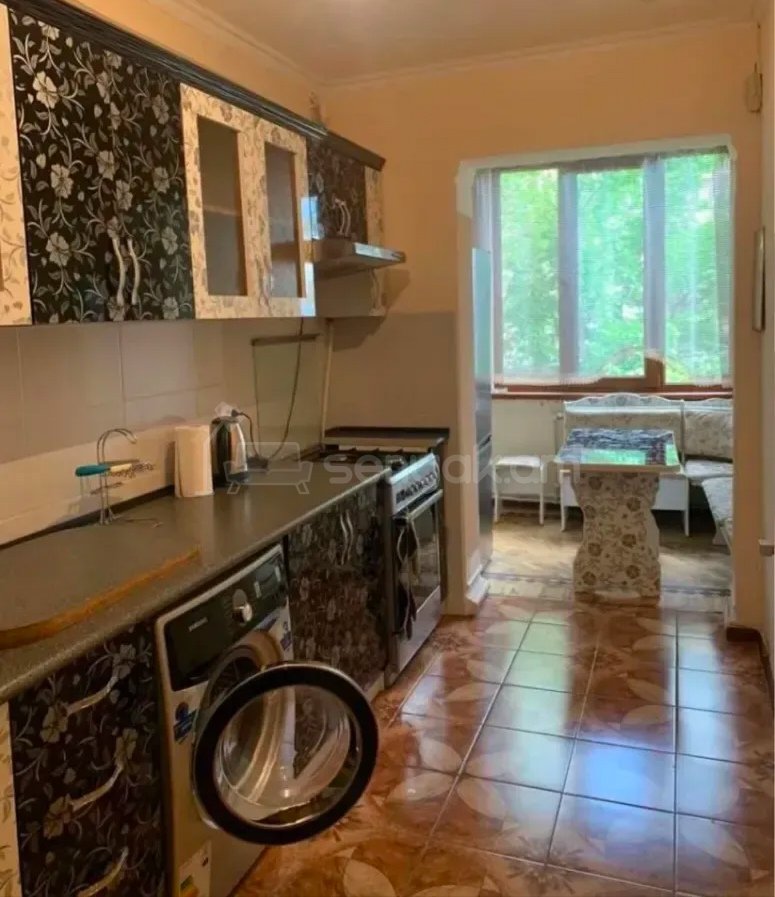 3 Սենյականոց Բնակարան, 90քմ, 3/9 հարկ, Նորմալ Վիճակում, Կահավորված