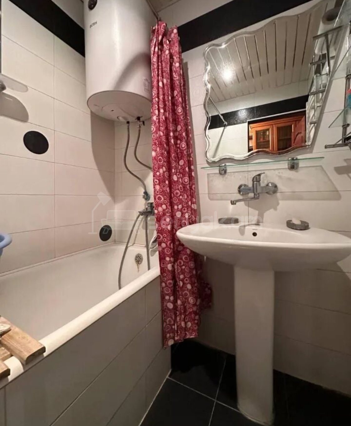 2 Սենյականոց Բնակարան Քարե Շենքում, 68քմ, 5/5 հարկ, Նորմալ Վիճակում, Կահավորված