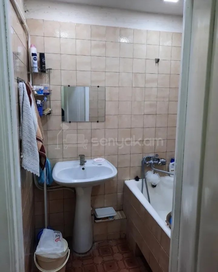 3 Սենյականոց Բնակարան, 70քմ, 3/9 հարկ, Նորմալ Վիճակում, Կահավորված