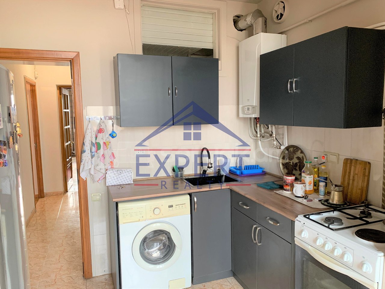 3 Սենյականոց Բնակարան Քարե Շենքում, 70քմ, 5/5 հարկ, Կոսմետիկ Վերանորոգված, Կահավորված