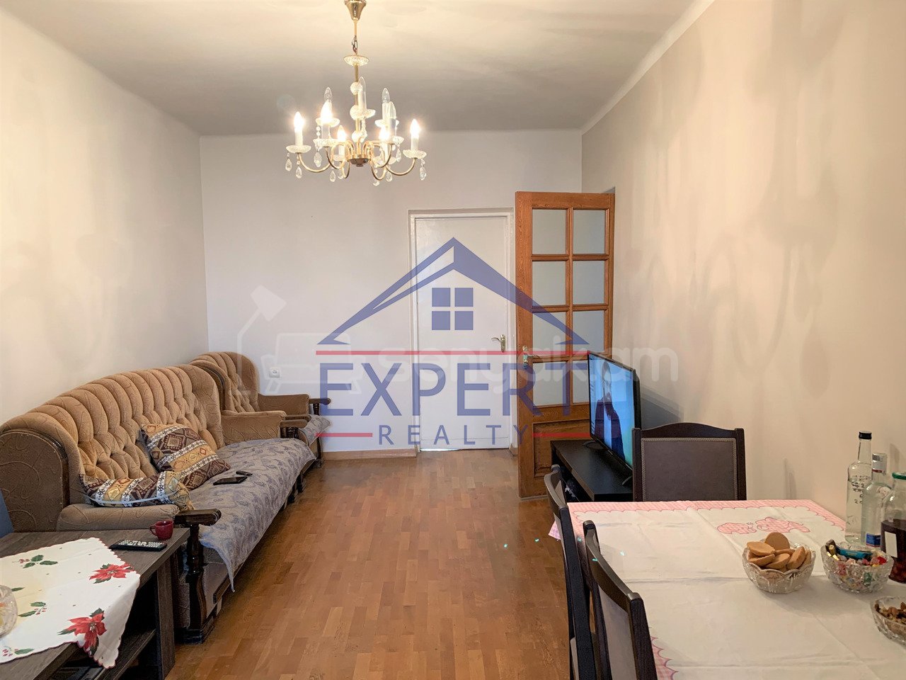 3 Սենյականոց Բնակարան Քարե Շենքում, 70քմ, 5/5 հարկ, Կոսմետիկ Վերանորոգված, Կահավորված