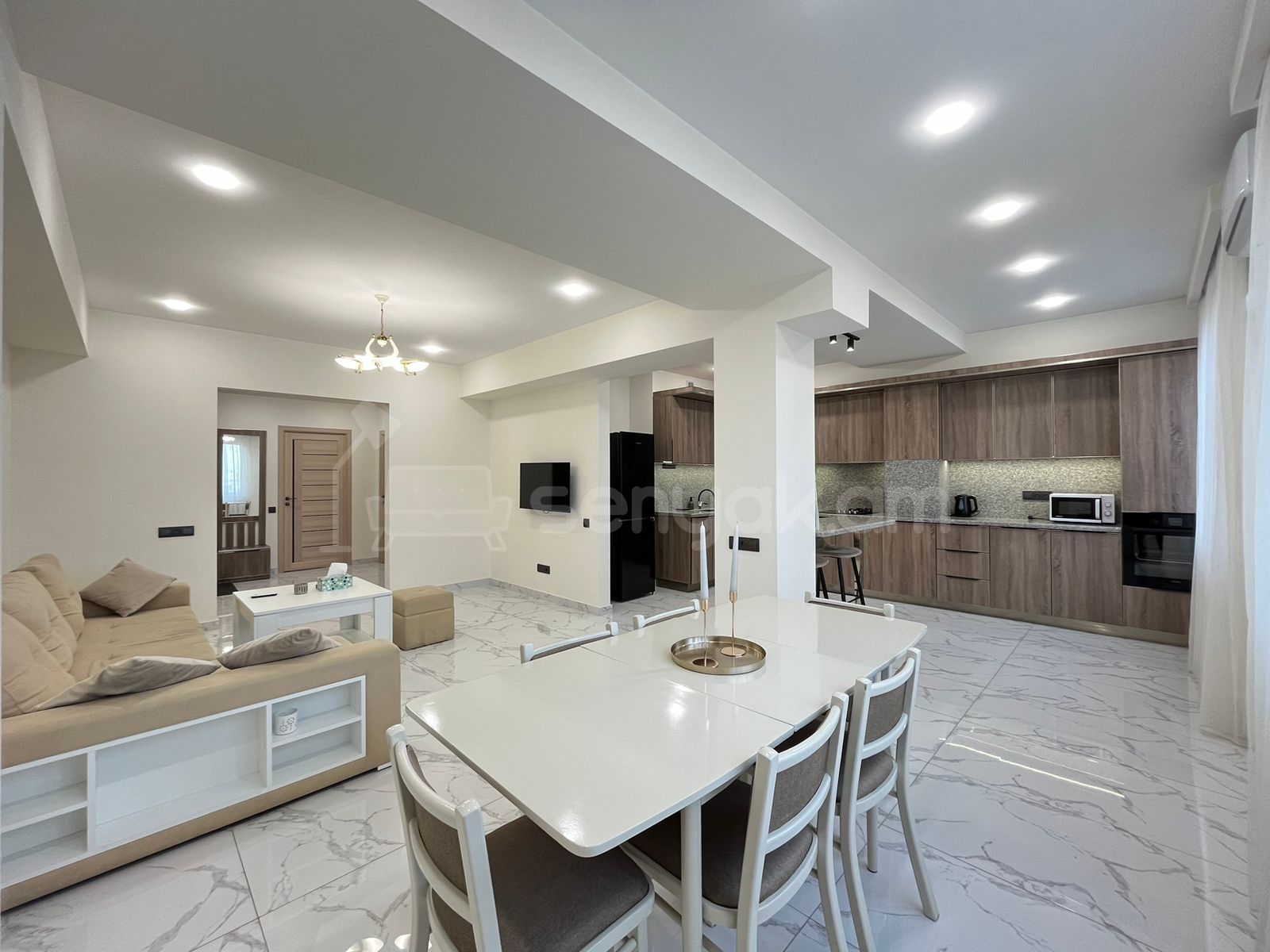 3 Սենյականոց Բնակարան, 92քմ, 9/9 հարկ, Կապիտալ Վերանորոգված, Կահավորված, Արևկող