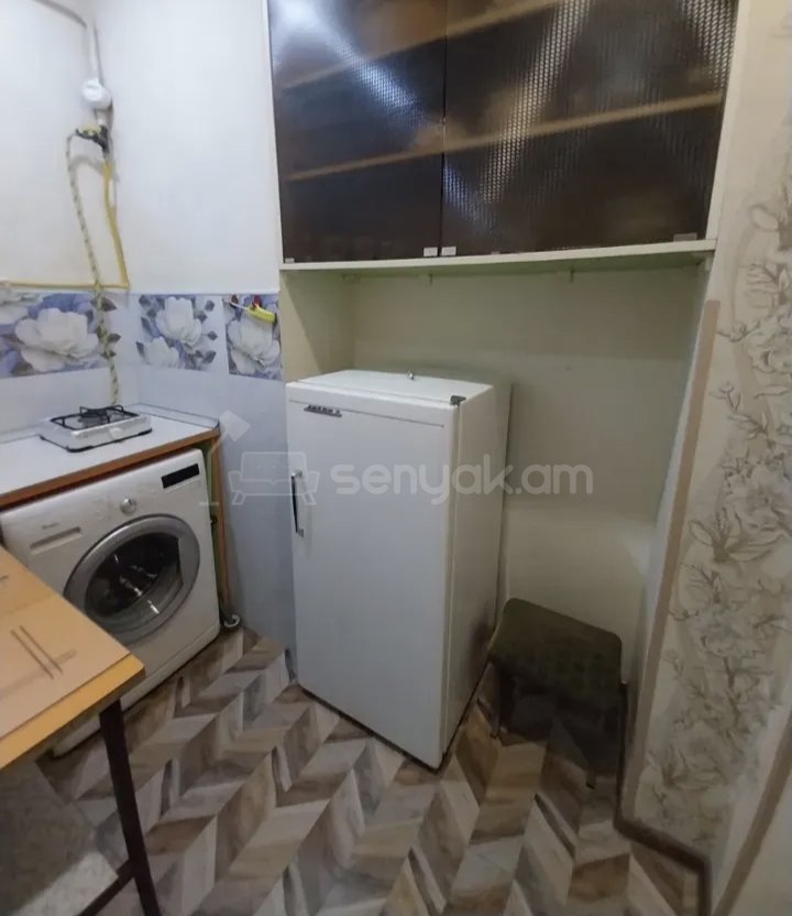 2 Սենյականոց Բնակարան Քարե Շենքում, 58քմ, 5/5 հարկ, Նորմալ Վիճակում, Կահավորված, Արևկող