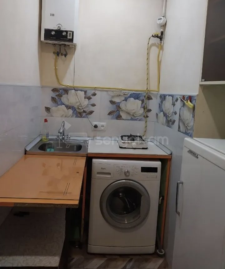 2 Սենյականոց Բնակարան Քարե Շենքում, 58քմ, 5/5 հարկ, Նորմալ Վիճակում, Կահավորված, Արևկող