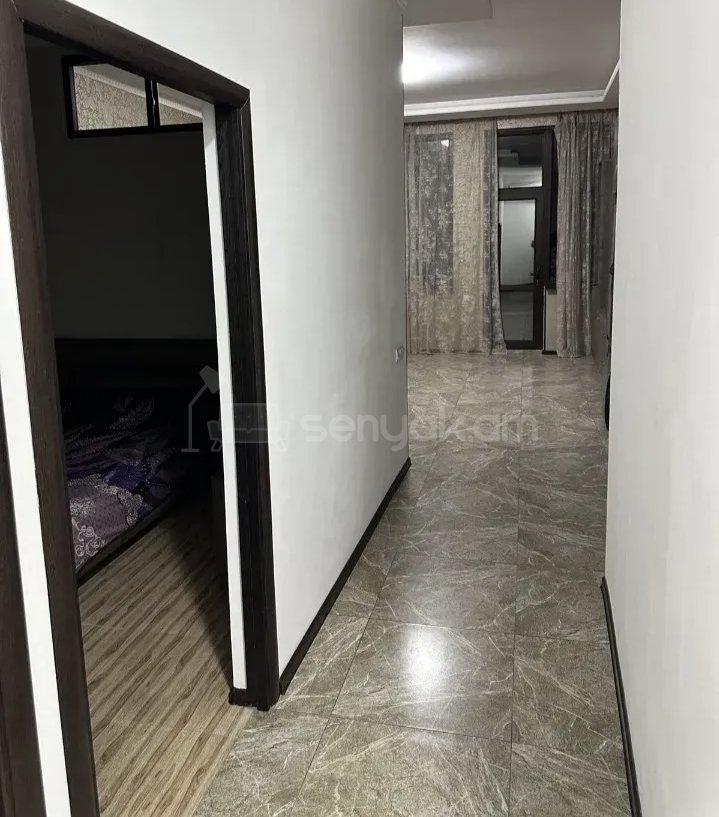 2 Սենյականոց Բնակարան Քարե Շենքում, 58քմ, 5/5 հարկ, Նորմալ Վիճակում, Կահավորված, Արևկող