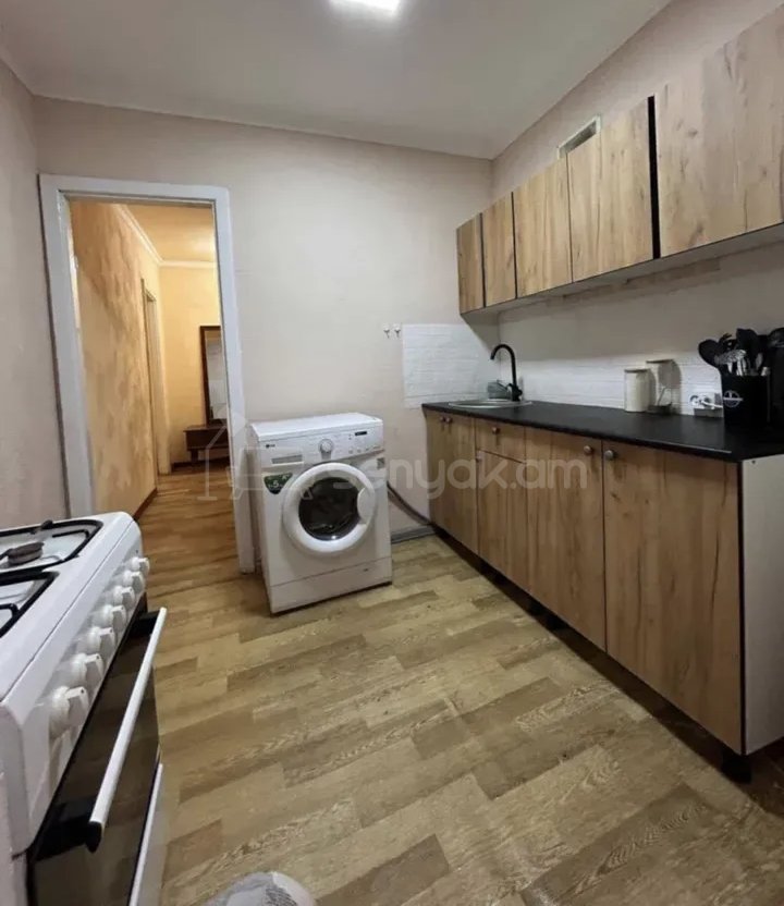 3 Սենյականոց Բնակարան Քարե Շենքում, 58քմ, 3/5 հարկ, Կապիտալ Վերանորոգված, Կահավորված, Արևկող