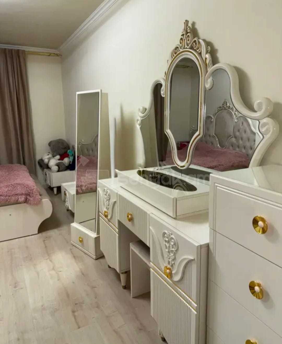 3 Սենյականոց Բնակարան Քարե Շենքում, 75քմ, 1/4 հարկ, Դիզայներական Վերանորոգված