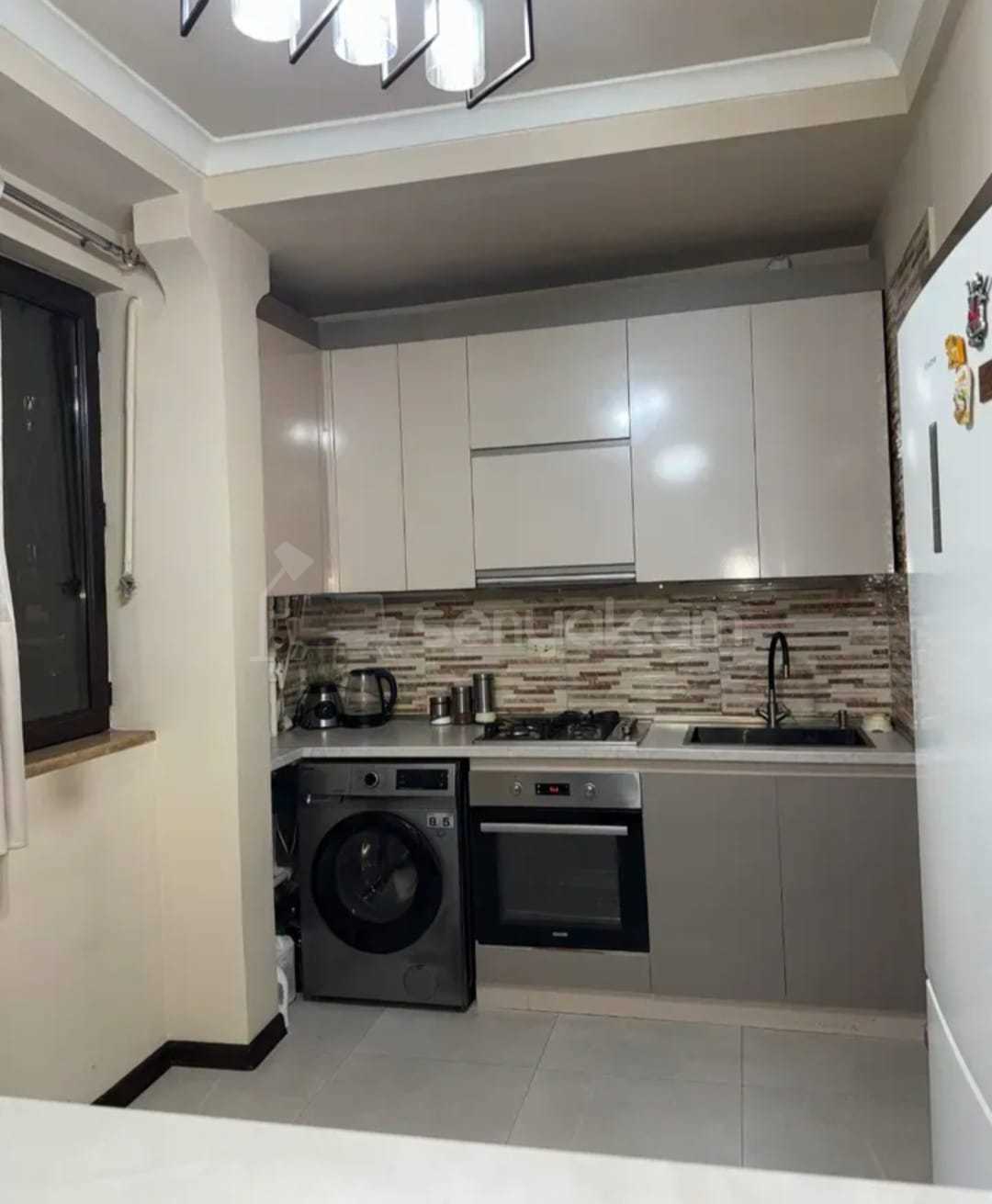 3 Սենյականոց Բնակարան Քարե Շենքում, 75քմ, 1/4 հարկ, Դիզայներական Վերանորոգված