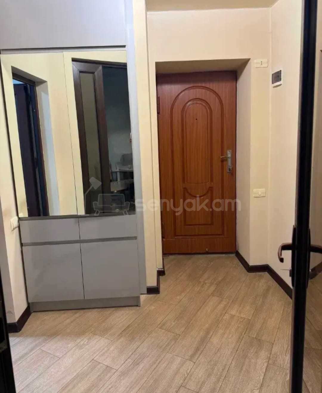 3 Սենյականոց Բնակարան Քարե Շենքում, 75քմ, 1/4 հարկ, Դիզայներական Վերանորոգված