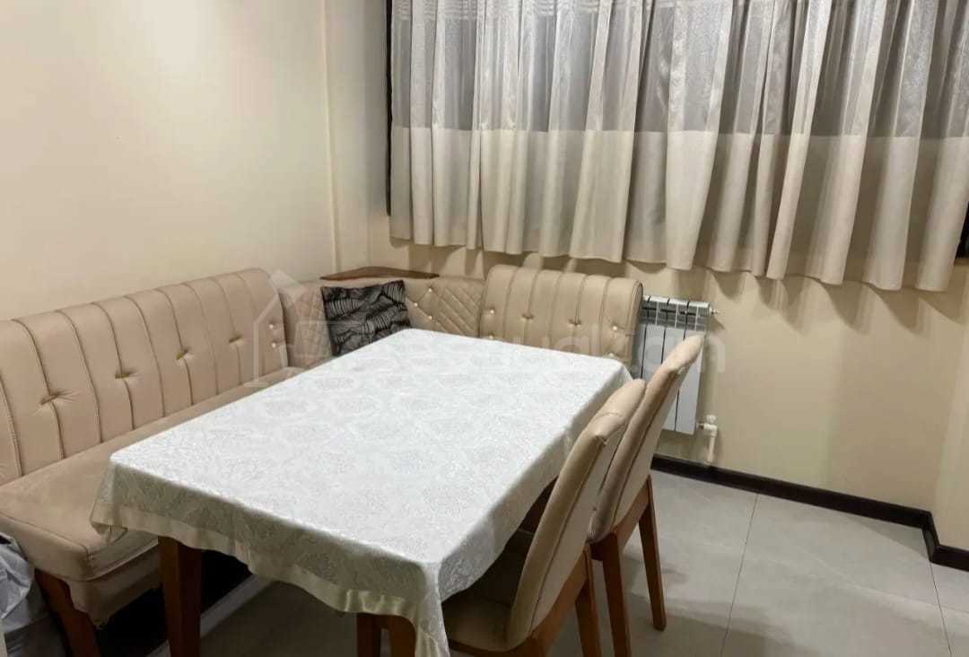 3 Սենյականոց Բնակարան Քարե Շենքում, 75քմ, 1/4 հարկ, Դիզայներական Վերանորոգված