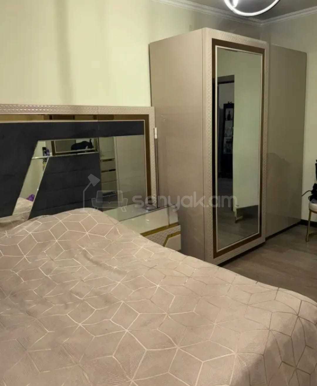 3 Սենյականոց Բնակարան Քարե Շենքում, 75քմ, 1/4 հարկ, Դիզայներական Վերանորոգված