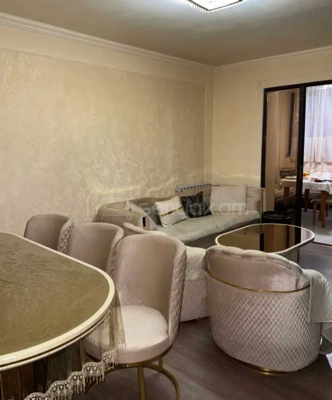 3 Սենյականոց Բնակարան Քարե Շենքում, 75քմ, 1/4 հարկ, Դիզայներական Վերանորոգված