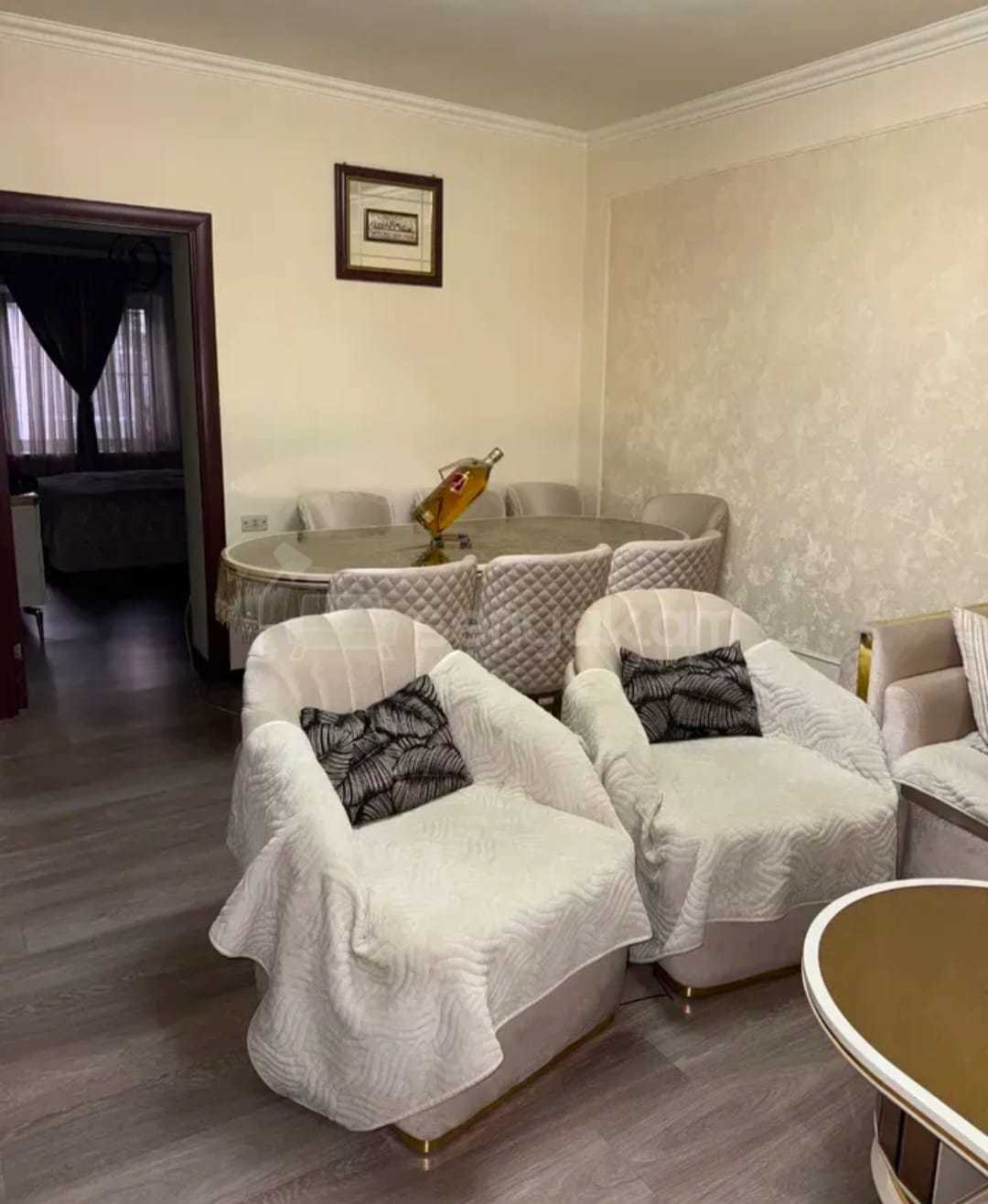 3 Սենյականոց Բնակարան Քարե Շենքում, 75քմ, 1/4 հարկ, Դիզայներական Վերանորոգված