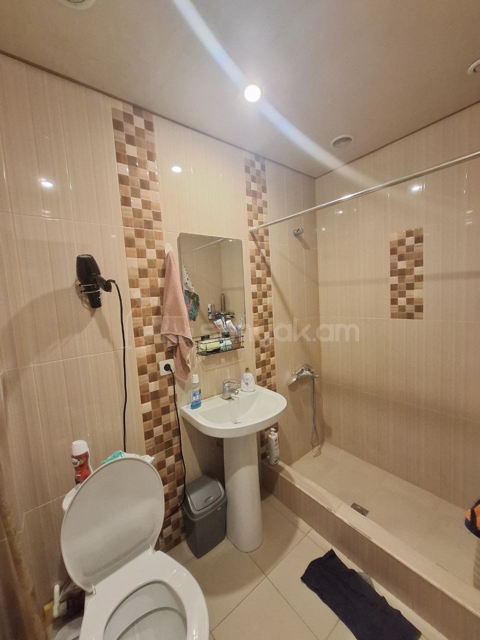 2 Սենյականոց Բնակարան Քարե Շենքում, 60քմ, 5/5 հարկ, Կապիտալ Վերանորոգված, Կահավորված