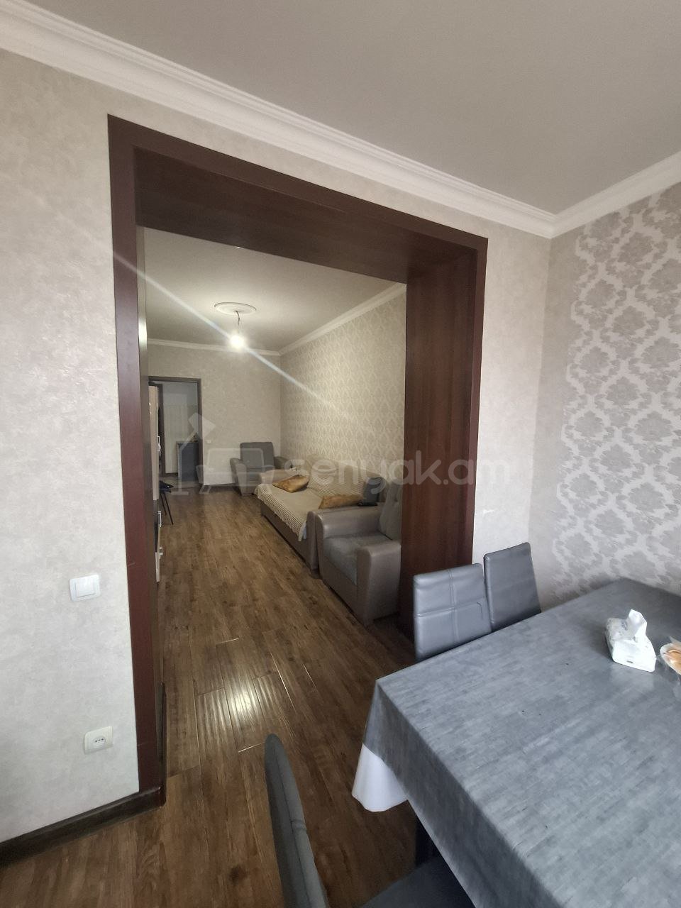 2 Սենյականոց Բնակարան Քարե Շենքում, 60քմ, 5/5 հարկ, Կապիտալ Վերանորոգված, Կահավորված