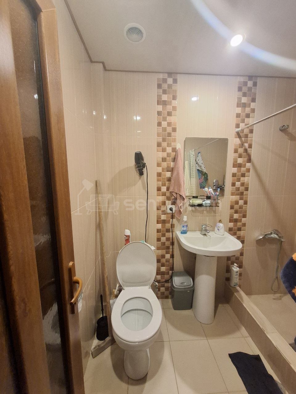 2 Սենյականոց Բնակարան Քարե Շենքում, 60քմ, 5/5 հարկ, Կապիտալ Վերանորոգված, Կահավորված