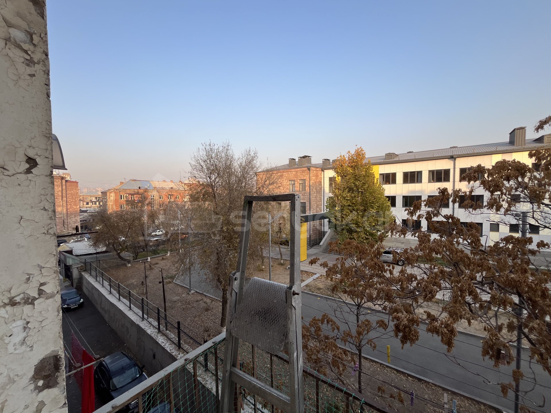 3 Սենյականոց Բնակարան Քարե Շենքում, 68քմ, 4/5 հարկ, Նորմալ Վիճակում