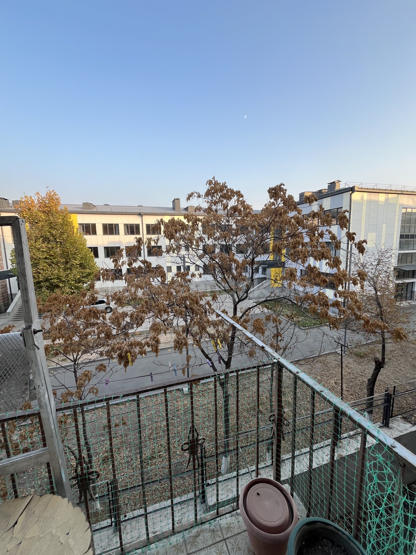 3 Սենյականոց Բնակարան Քարե Շենքում, 68քմ, 4/5 հարկ, Նորմալ Վիճակում