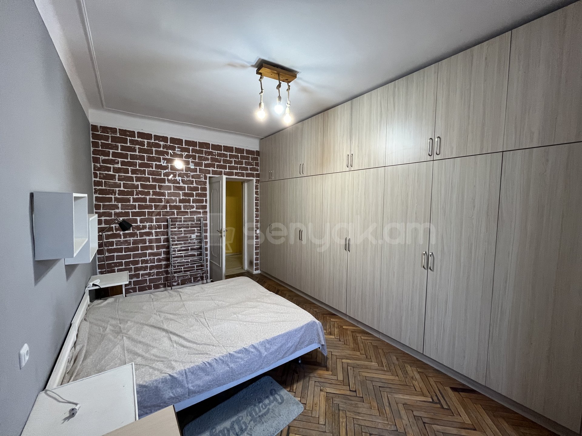 3 Սենյականոց Բնակարան Քարե Շենքում, 68քմ, 4/5 հարկ, Նորմալ Վիճակում