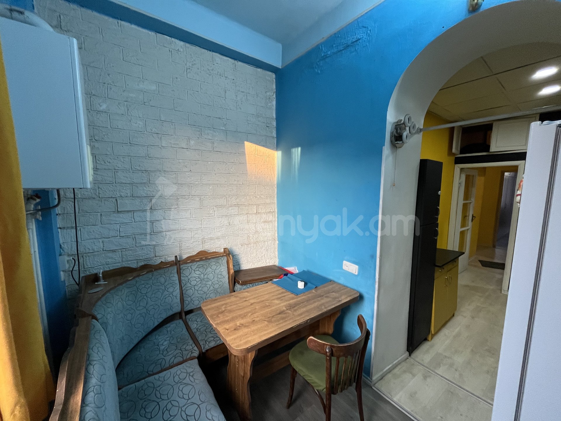 3 Սենյականոց Բնակարան Քարե Շենքում, 68քմ, 4/5 հարկ, Նորմալ Վիճակում