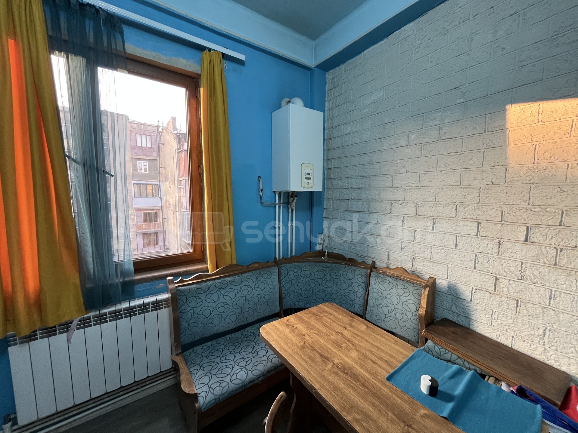 3 Սենյականոց Բնակարան Քարե Շենքում, 68քմ, 4/5 հարկ, Նորմալ Վիճակում