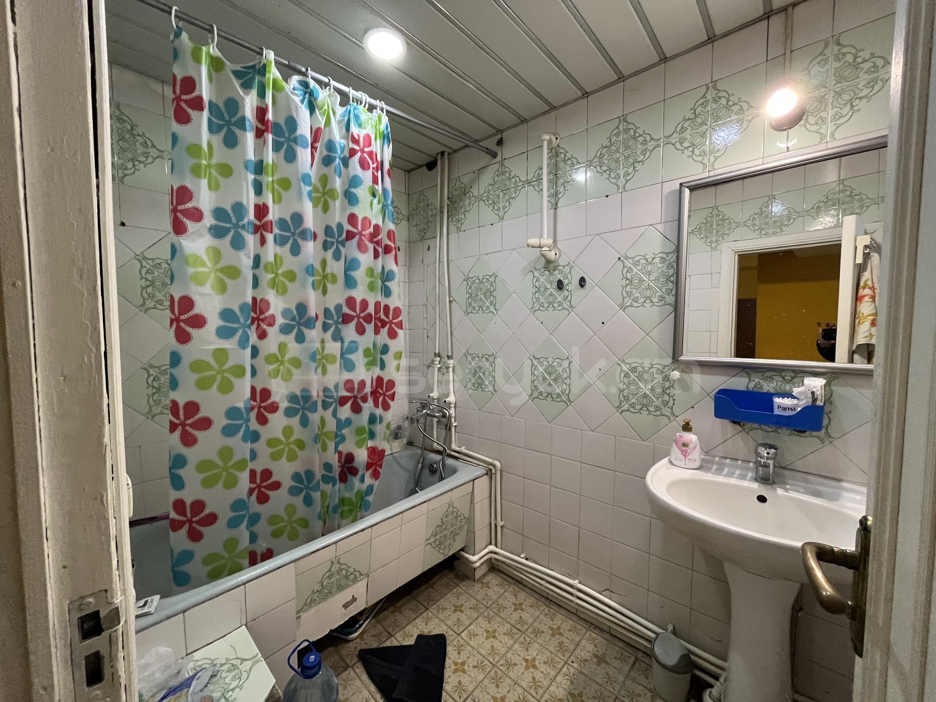 3 Սենյականոց Բնակարան Քարե Շենքում, 68քմ, 4/5 հարկ, Նորմալ Վիճակում