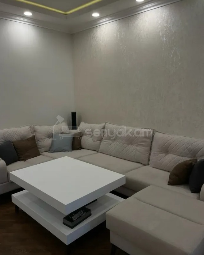 3 Սենյականոց Բնակարան Քարե Շենքում, 135քմ, 2/4 հարկ, Դիզայներական Վերանորոգված, Կահավորված, Արևկող