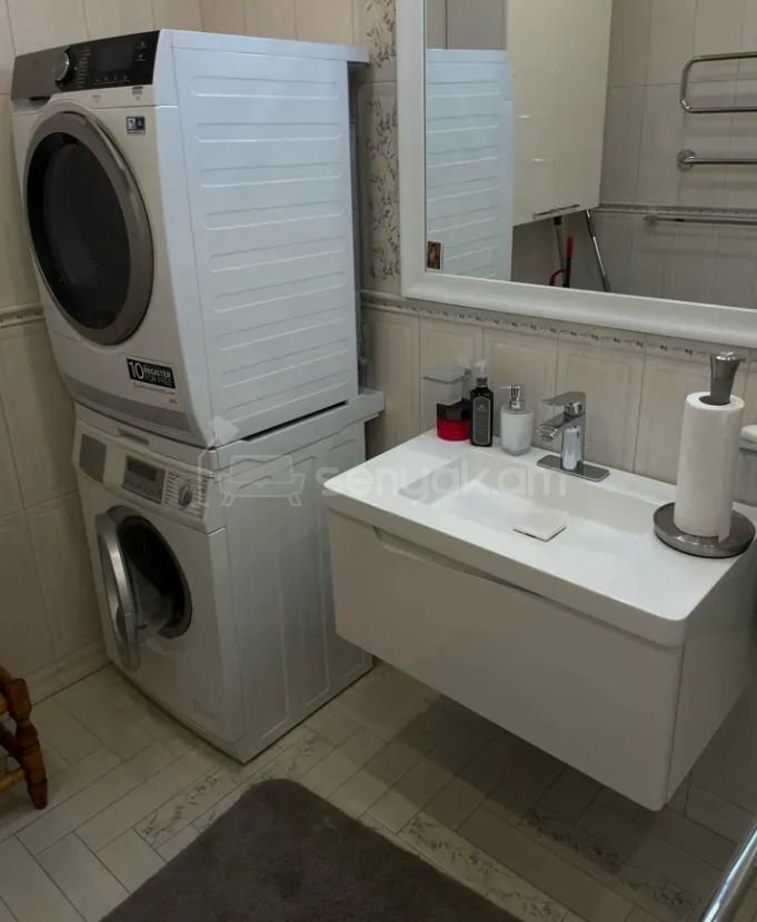 3 Սենյականոց Բնակարան Քարե Շենքում, 135քմ, 2/4 հարկ, Դիզայներական Վերանորոգված, Կահավորված, Արևկող