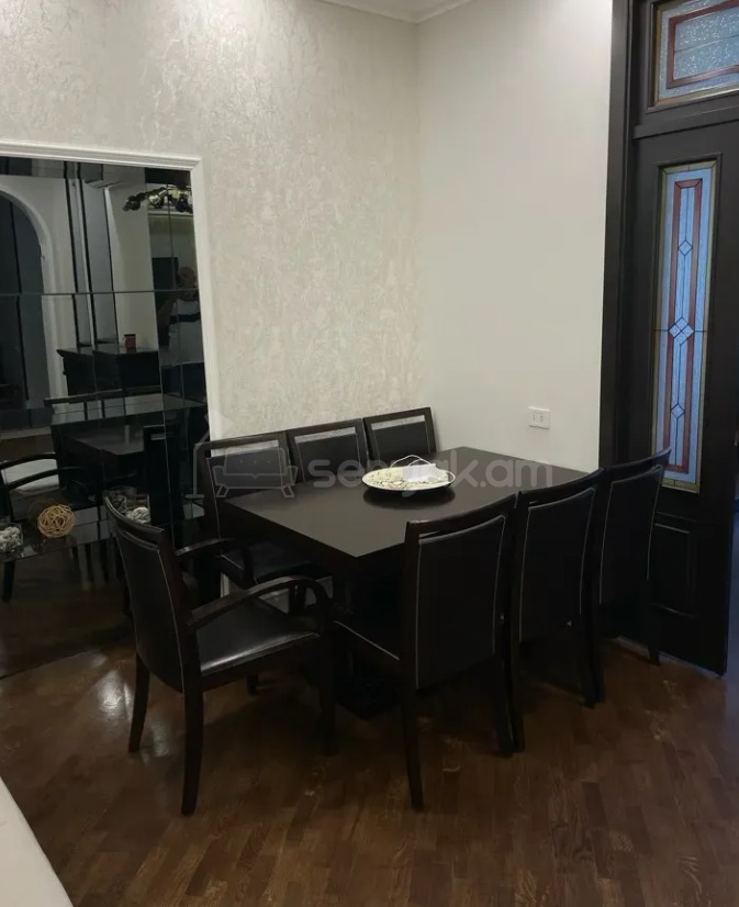 3 Սենյականոց Բնակարան Քարե Շենքում, 135քմ, 2/4 հարկ, Դիզայներական Վերանորոգված, Կահավորված, Արևկող