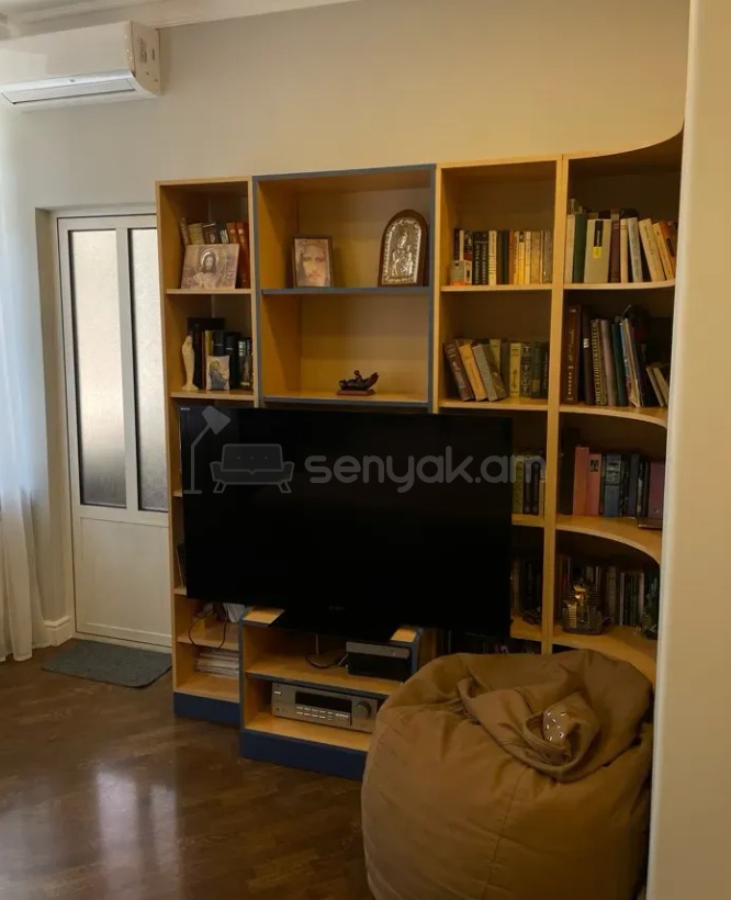 3 Սենյականոց Բնակարան Քարե Շենքում, 135քմ, 2/4 հարկ, Դիզայներական Վերանորոգված, Կահավորված, Արևկող