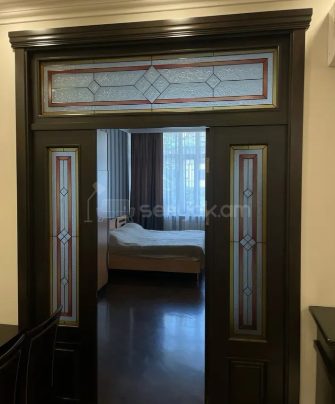 3 Սենյականոց Բնակարան Քարե Շենքում, 135քմ, 2/4 հարկ, Դիզայներական Վերանորոգված, Կահավորված, Արևկող