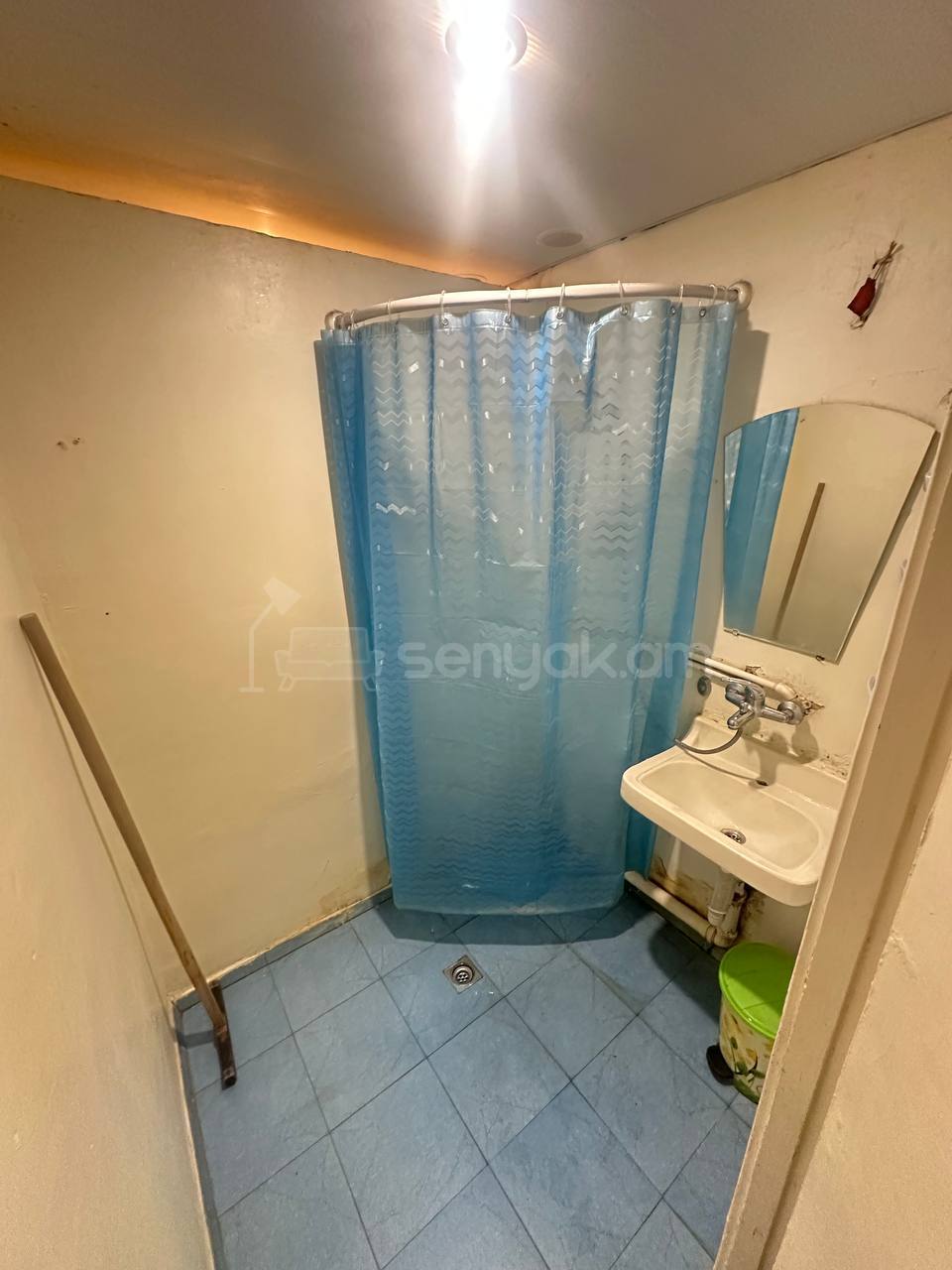 2 Սենյականոց Բնակարան Քարե Շենքում, 45քմ, 3/5 հարկ, Նորմալ Վիճակում, Կահավորված, Արևկող