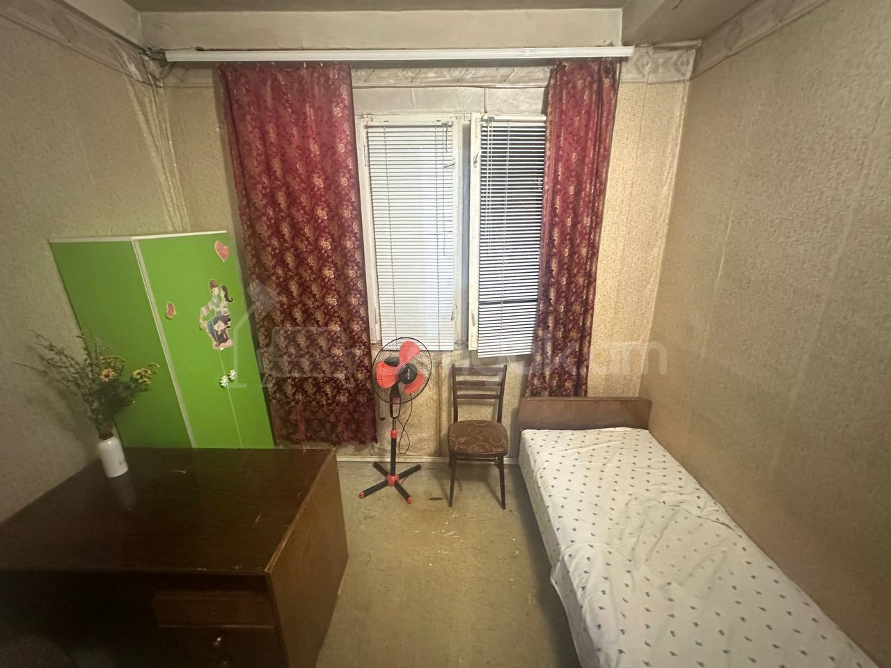 2 Սենյականոց Բնակարան Քարե Շենքում, 45քմ, 3/5 հարկ, Նորմալ Վիճակում, Կահավորված, Արևկող