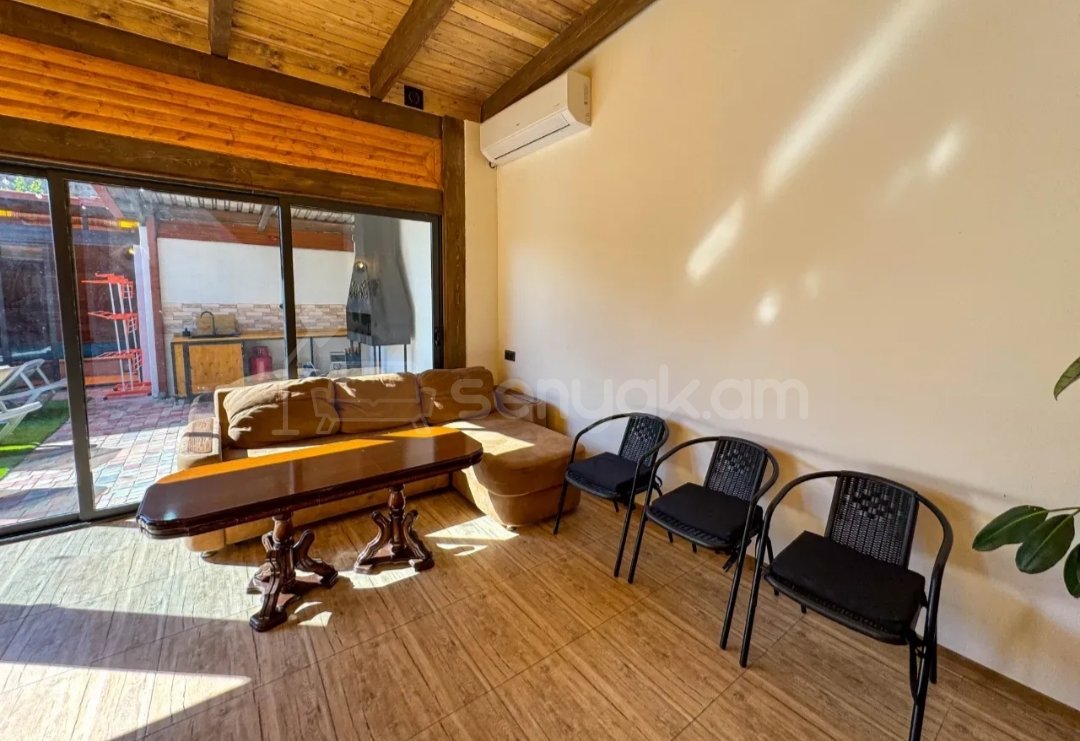 1 Սենյականոց Նորակառույց Ամառանոց, 150քմ, Լողավազանով