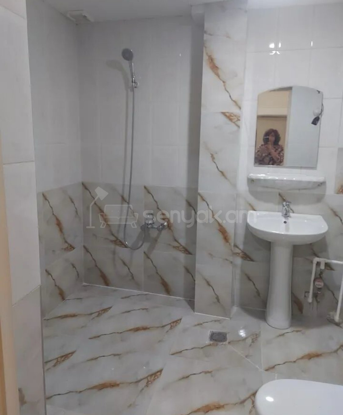 2 Սենյականոց Բնակարան Քարե Շենքում, 55քմ, 2/4 հարկ, Նորմալ Վիճակում, Կահավորված